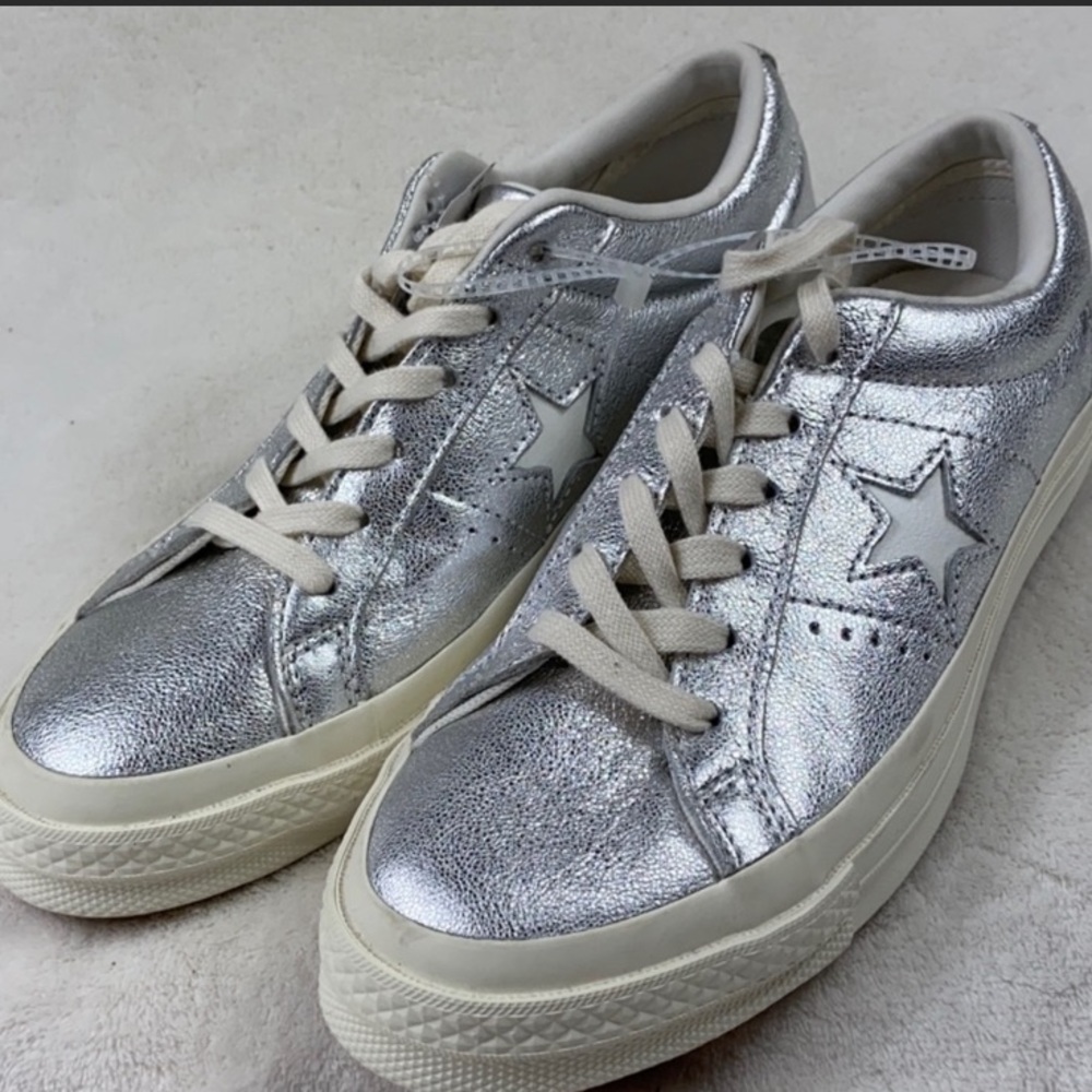 Converse sneakers size 8